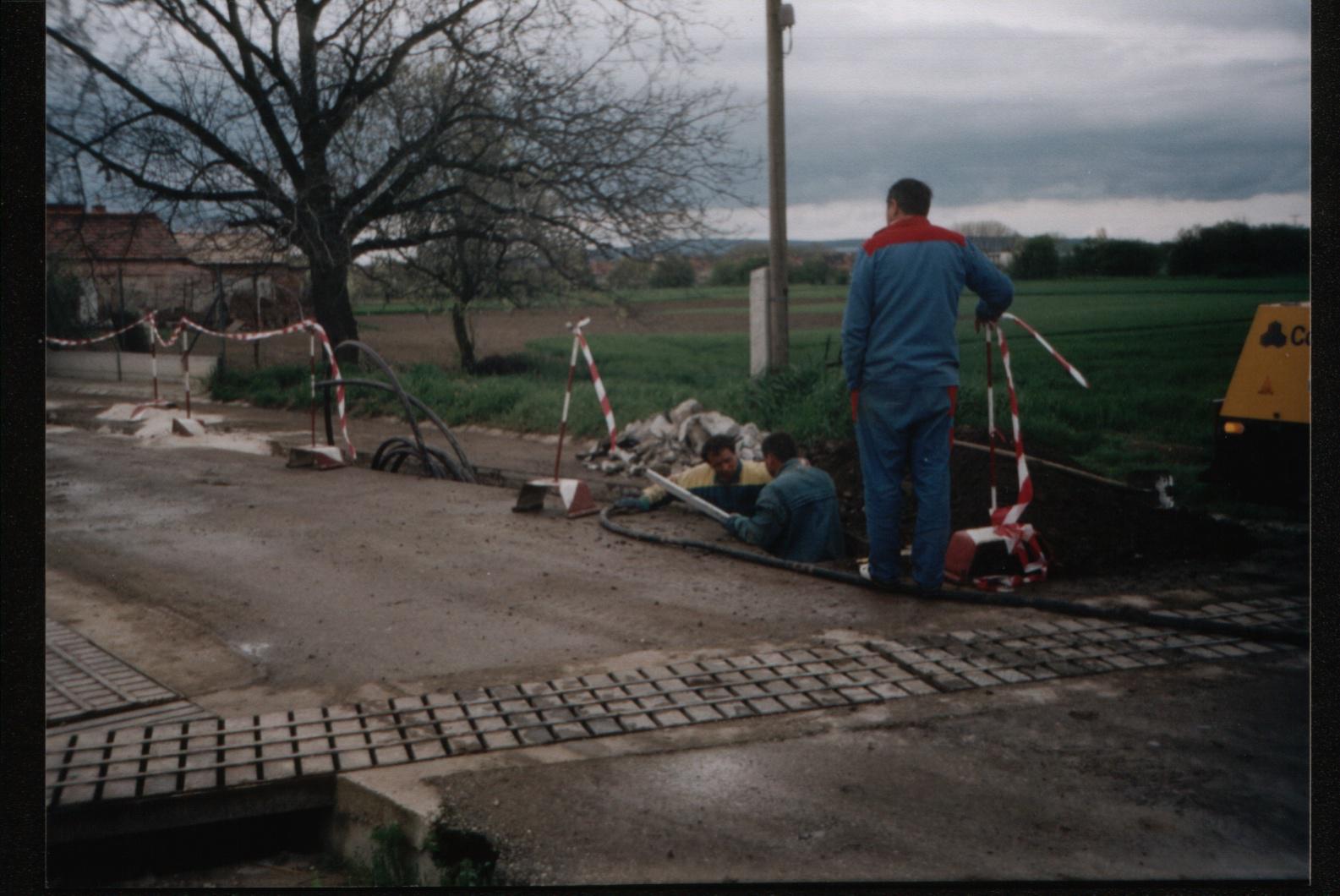 Fotogaléria Výstavba kanalizácie v dolnom konci | 1995 (9) Výstavba kanalizácie v dolnom konci | 1995